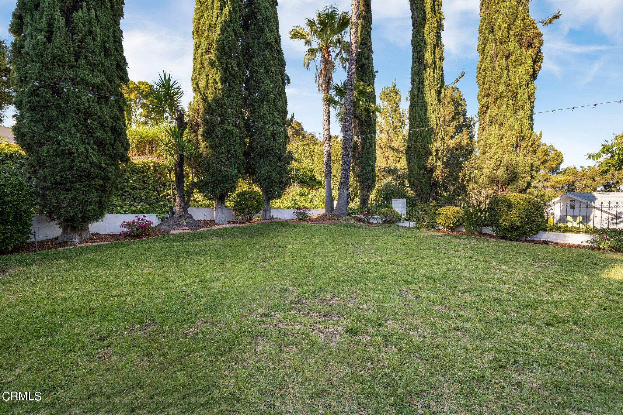 9356 Skyview Terrace Tujunga, CA 91042 - Photo 32 of 39 a view of yard