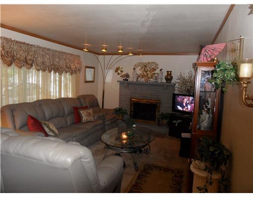781 Louis Avenue Rochester, PA 15074 - Photo 6 of 10 Living Room.