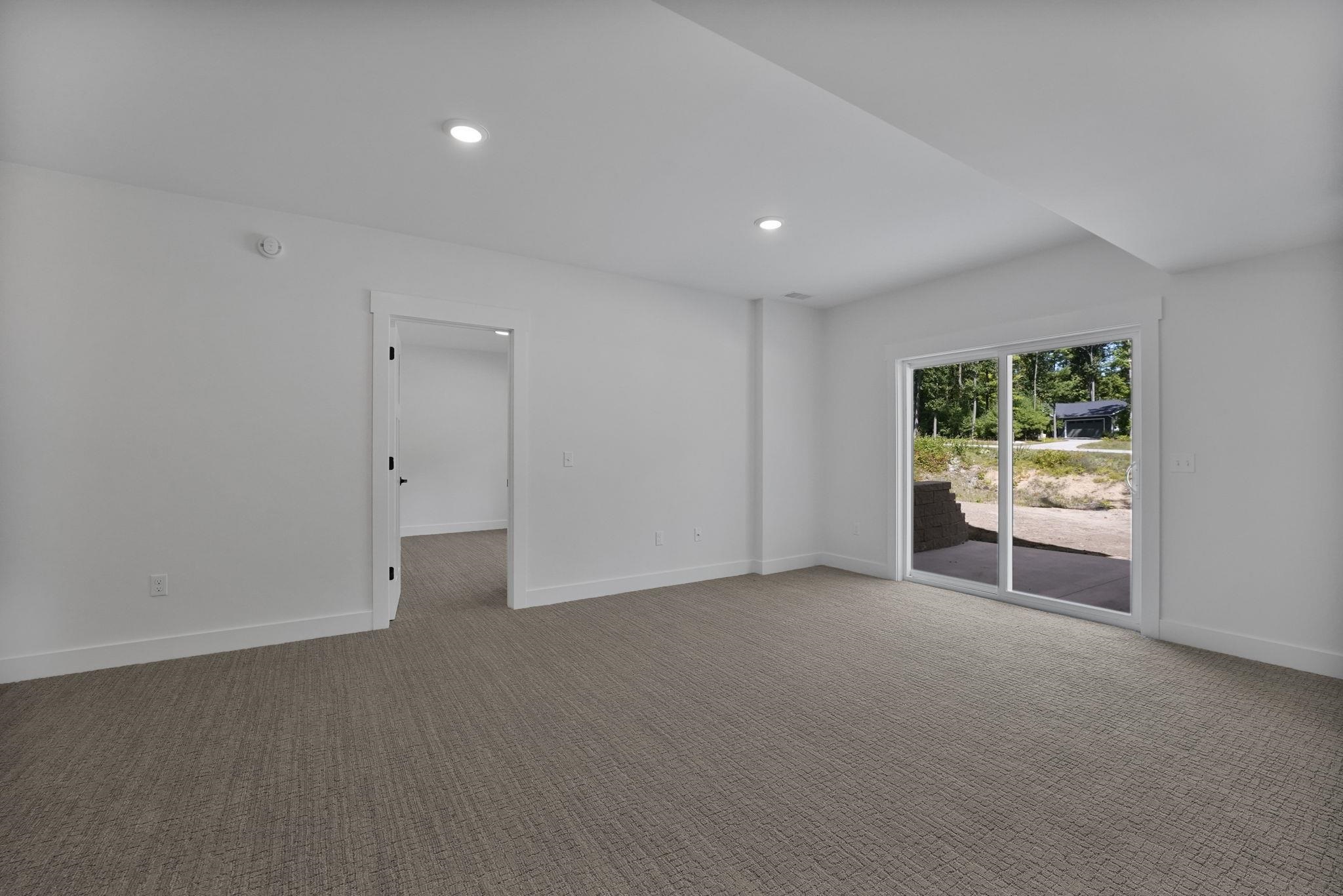 2266 Arbutus Ridge Drive Traverse City, MI 49696 - Photo 13 of 39