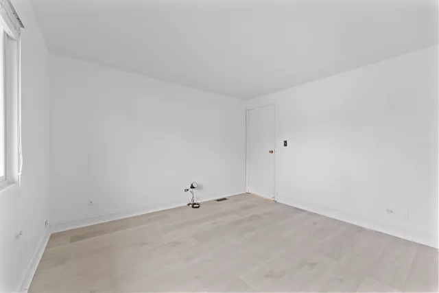 $245,000 | 195 Duxbury Court, Unit D, Bloomingdale, IL 60108