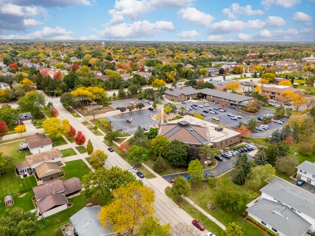 $245,000 | 195 Duxbury Court, Unit D, Bloomingdale, IL 60108