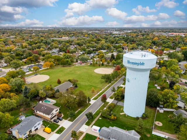 $245,000 | 195 Duxbury Court, Unit D, Bloomingdale, IL 60108