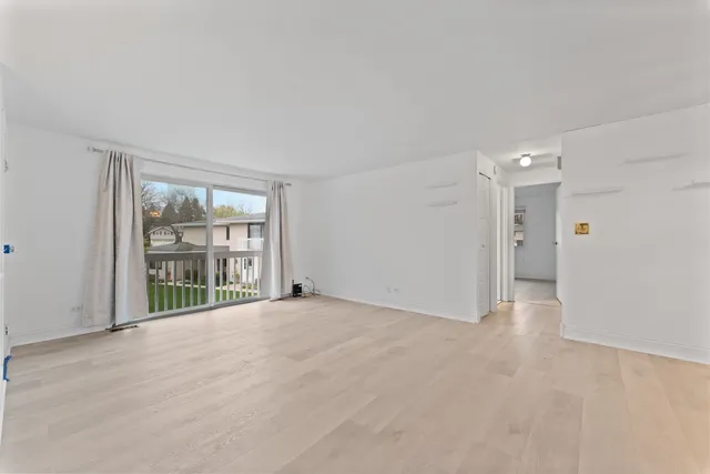 $245,000 | 195 Duxbury Court, Unit D, Bloomingdale, IL 60108