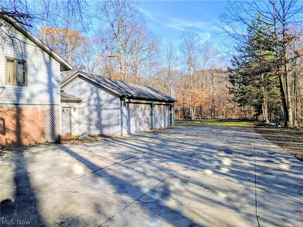 19601 Howe Road Strongsville, OH 44136 - Photo 2 of 31