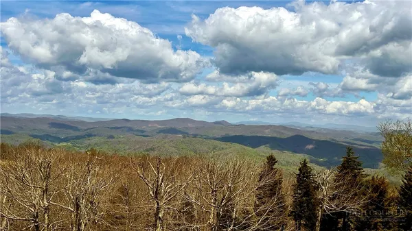 $769,000 | 230 Twin Ponds Road, Banner Elk, NC 28604