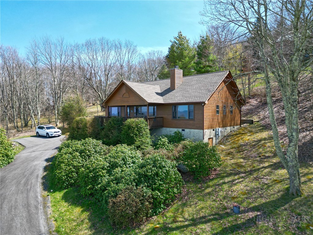 230 Twin Ponds Road Banner Elk, NC 28604 - Photo 2 of 48