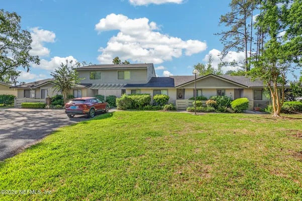 $2,000 | 7701 Baymeadows Circle West, Unit 1052, Jacksonville, FL 32256
