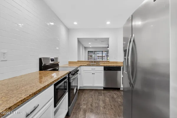 $2,000 | 7701 Baymeadows Circle West, Unit 1052, Jacksonville, FL 32256