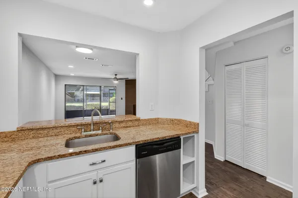 $2,000 | 7701 Baymeadows Circle West, Unit 1052, Jacksonville, FL 32256