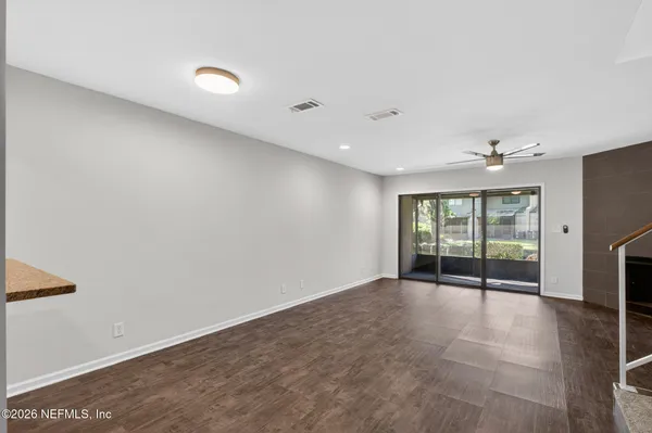 $2,000 | 7701 Baymeadows Circle West, Unit 1052, Jacksonville, FL 32256