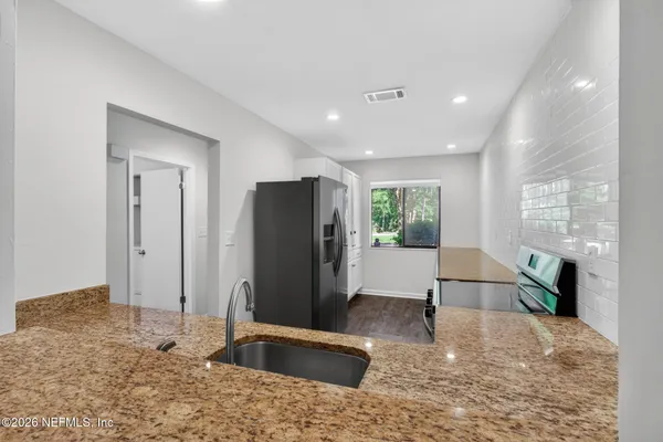 $2,000 | 7701 Baymeadows Circle West, Unit 1052, Jacksonville, FL 32256
