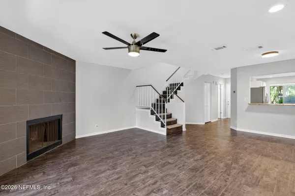 $2,000 | 7701 Baymeadows Circle West, Unit 1052, Jacksonville, FL 32256