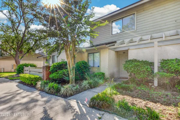 $2,000 | 7701 Baymeadows Circle West, Unit 1052, Jacksonville, FL 32256