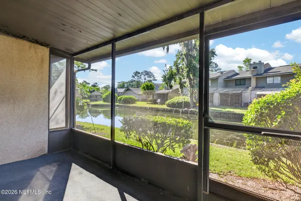 $2,000 | 7701 Baymeadows Circle West, Unit 1052, Jacksonville, FL 32256