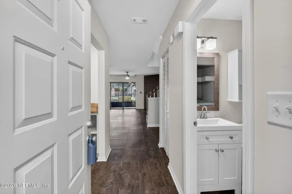 $2,000 | 7701 Baymeadows Circle West, Unit 1052, Jacksonville, FL 32256