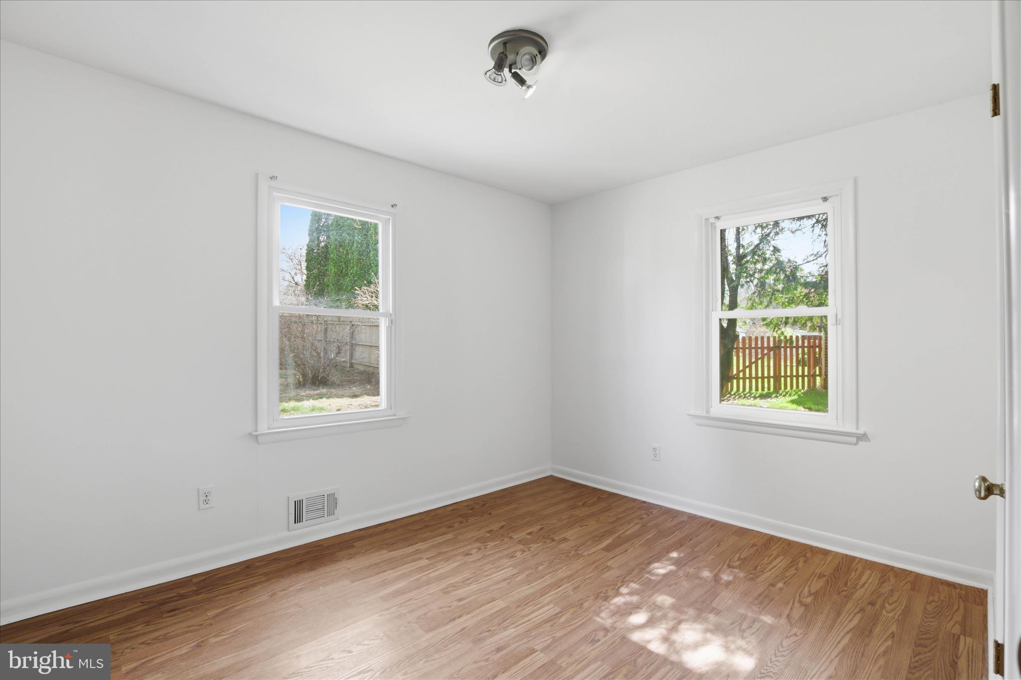 319 Dahlia Road Lancaster, PA 17602 - Photo 6 of 21