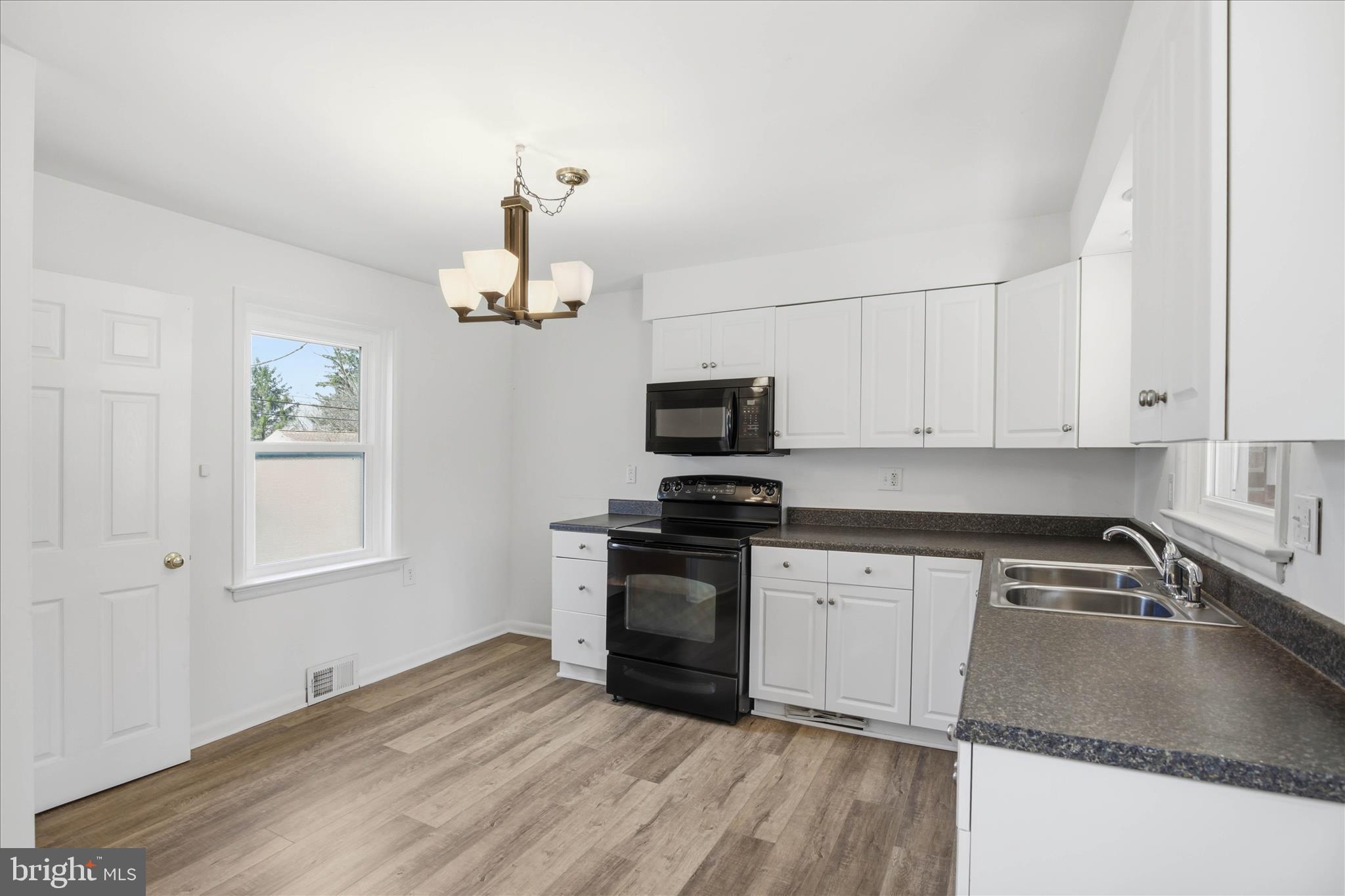 319 Dahlia Road Lancaster, PA 17602 - Photo 9 of 21