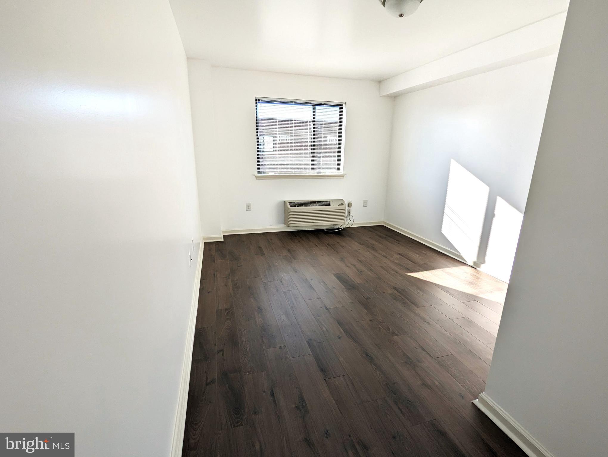 404 Fountain Street, Unit 301 Philadelphia, PA 19128 - Photo 4 of 7