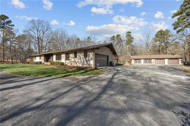 $834,900 | 6955 Harlow Drive, High Point, NC 27263