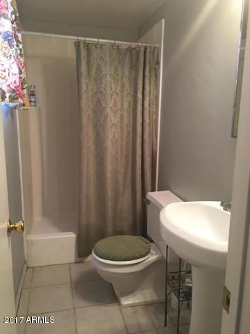 6152 West Berkeley Road Phoenix, AZ 85035 - Photo 8 of 8 Masterbath