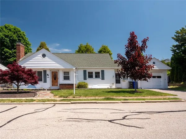 $424,900 | 7 Hopedale Drive, West Warwick, RI 02893