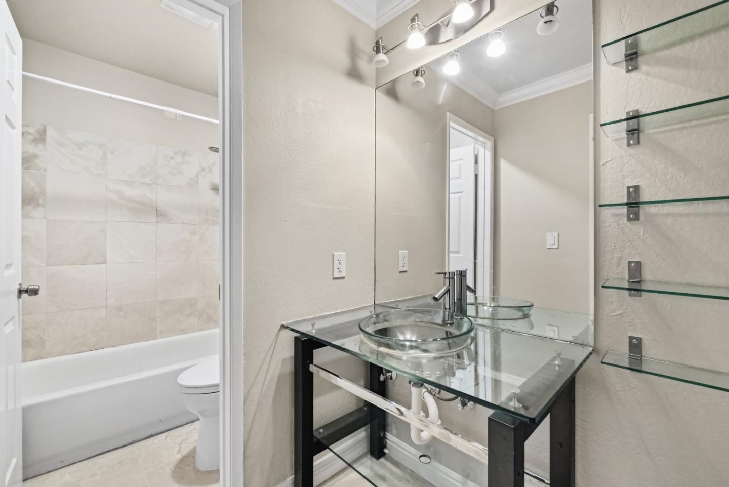 8 Commodore Drive, Unit C457 Emeryville, CA 94608 - Photo 23 of 49