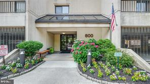 800 Avondale Road, Unit 6C Wallingford, PA 19086 - Photo 2 of 25 a front view of a house with a yard