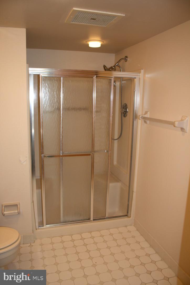 800 Avondale Road, Unit 6C Wallingford, PA 19086 - Photo 14 of 25 a bathroom with a shower and a toilet