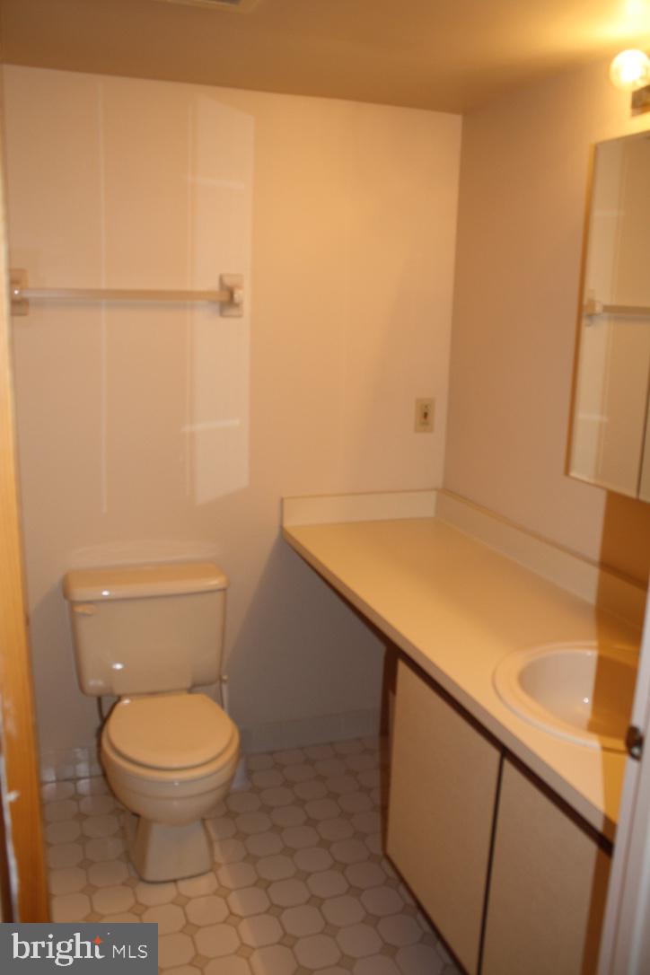 800 Avondale Road, Unit 6C Wallingford, PA 19086 - Photo 16 of 25 a bathroom with a toilet a sink and a shower