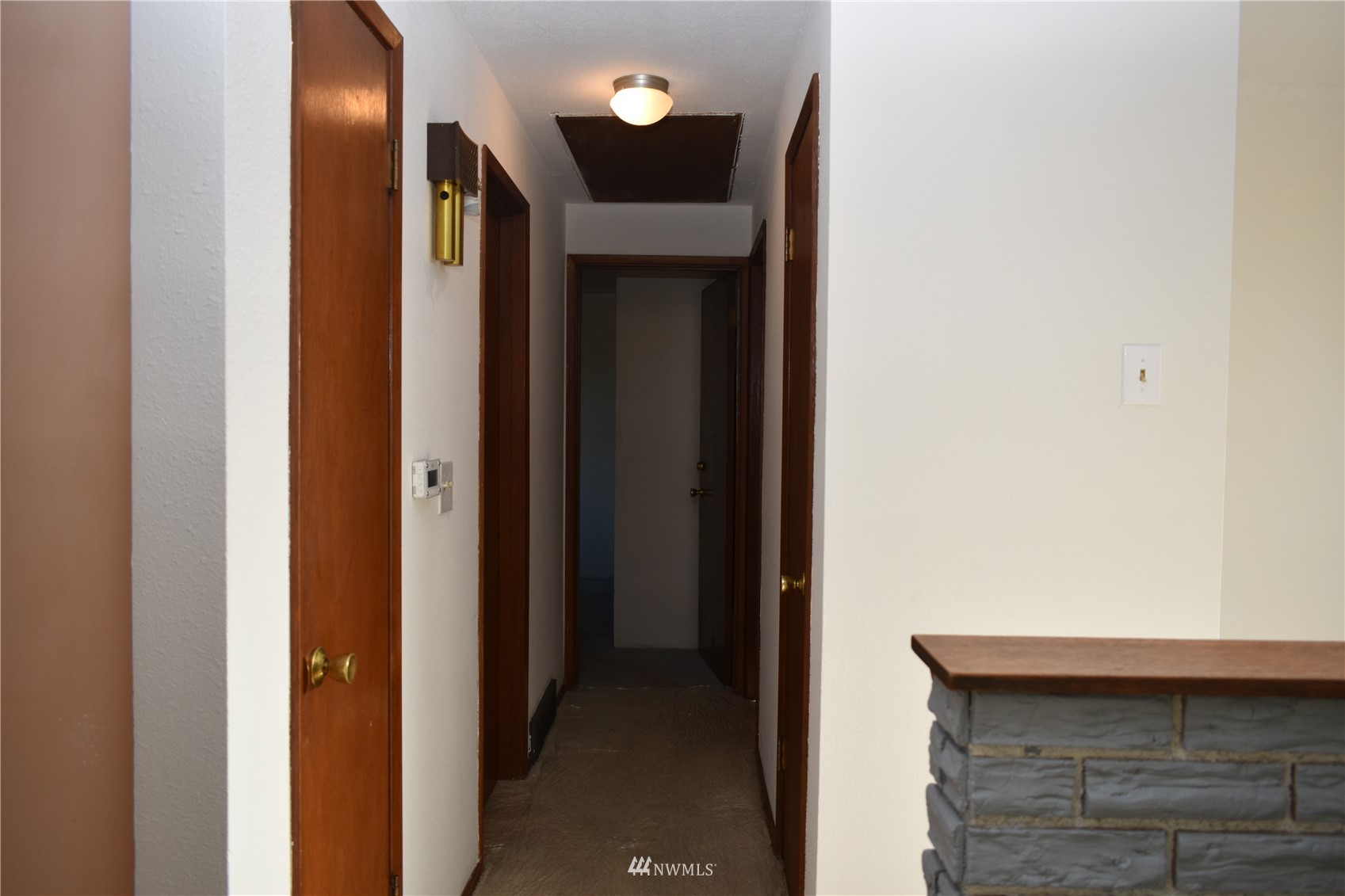 819 Sheridan Road Bremerton, WA 98310 - Photo 11 of 40 a view of a hallway with front door