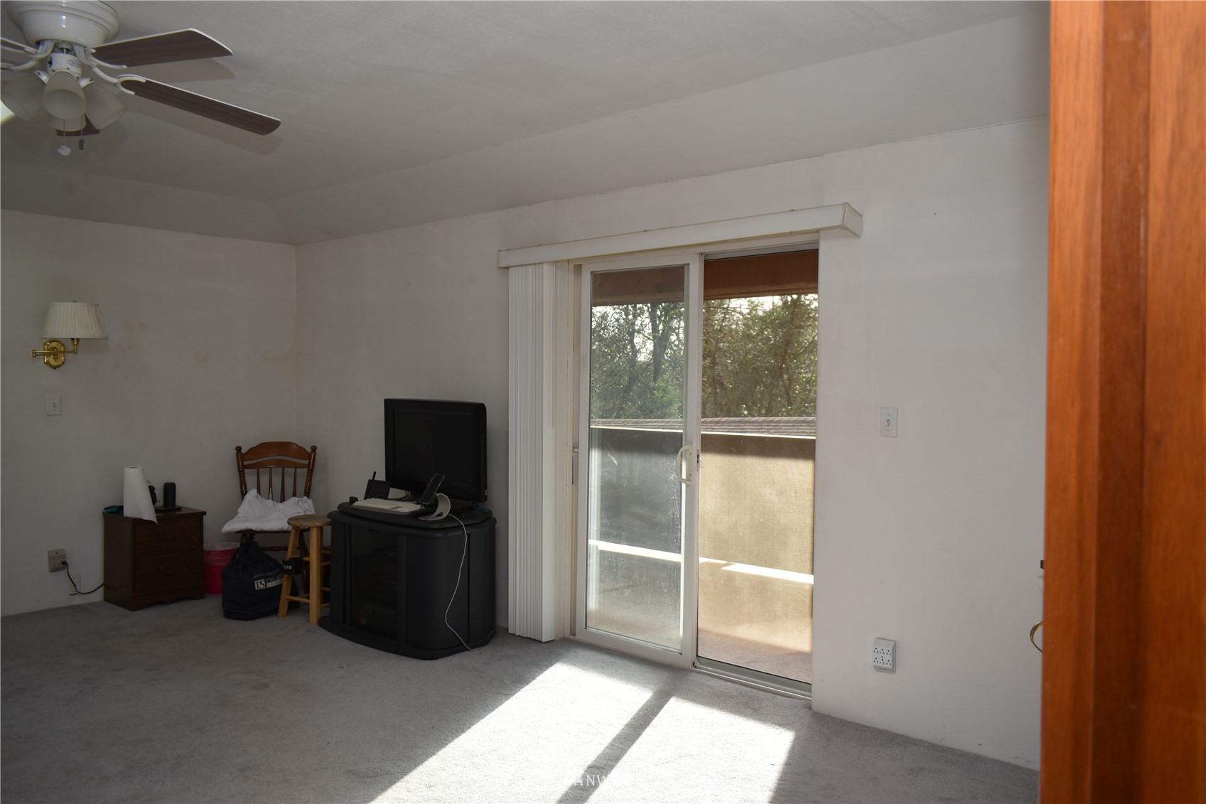 819 Sheridan Road Bremerton, WA 98310 - Photo 15 of 40 a room with closet