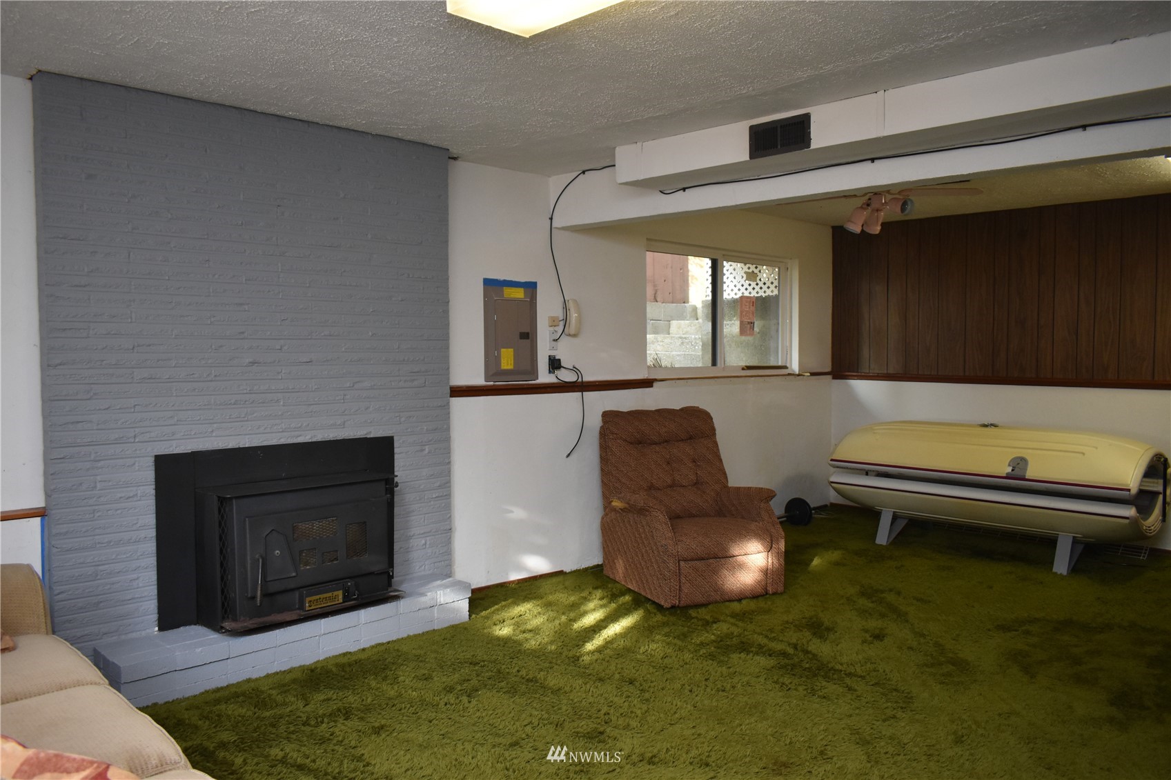 819 Sheridan Road Bremerton, WA 98310 - Photo 21 of 40 a living room with furniture and a fireplace