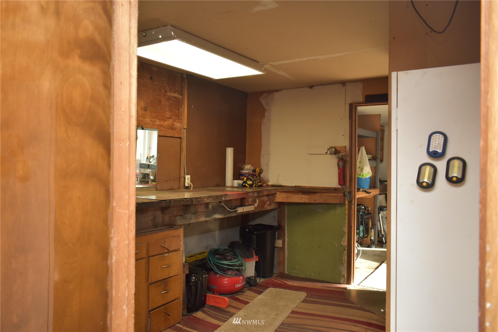 819 Sheridan Road Bremerton, WA 98310 - Photo 24 of 40 a bathroom with a sink and a mirror