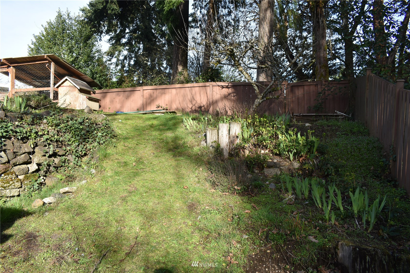 819 Sheridan Road Bremerton, WA 98310 - Photo 33 of 40 a view of a back yard