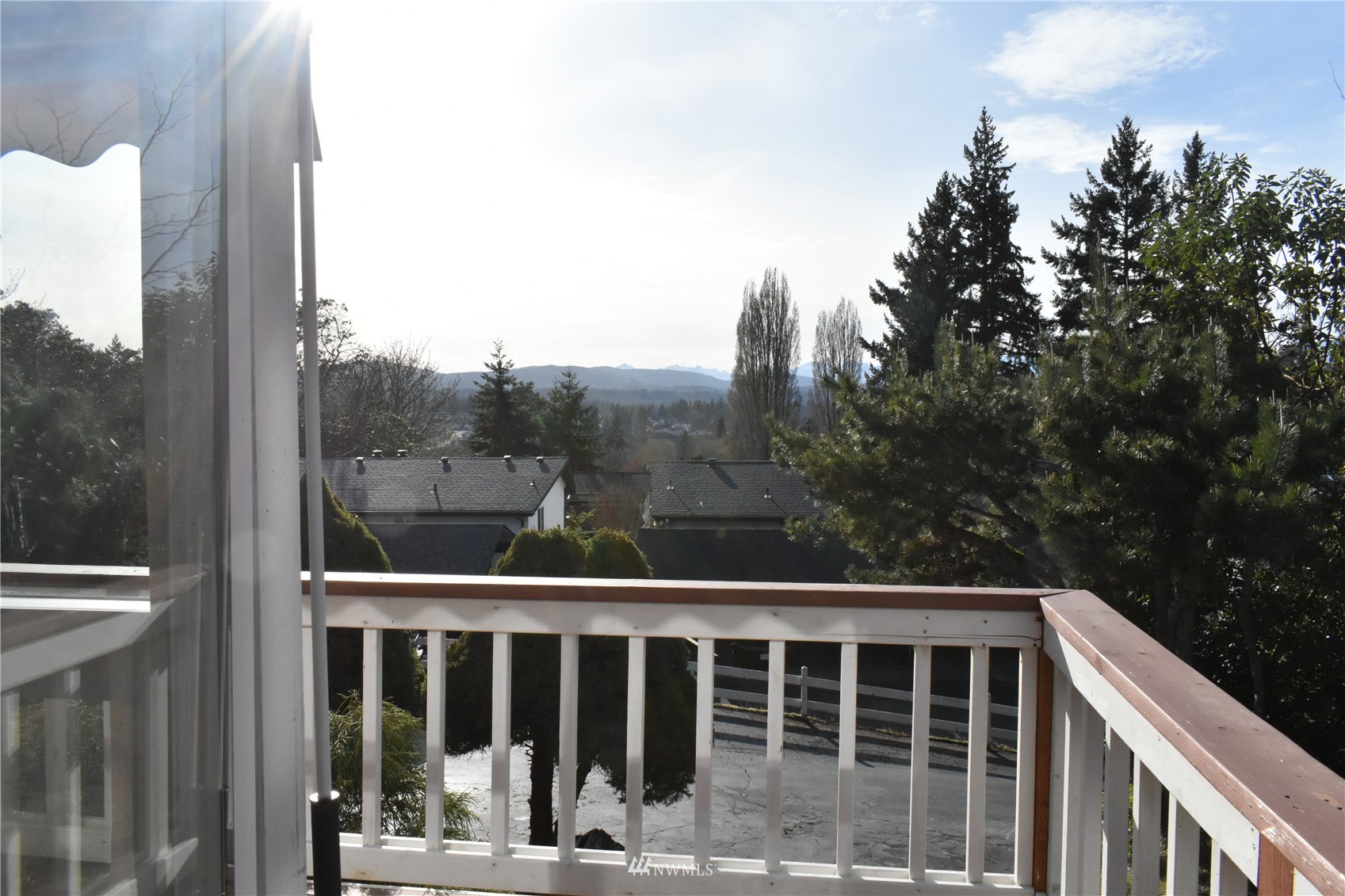819 Sheridan Road Bremerton, WA 98310 - Photo 35 of 40 a view of a balcony