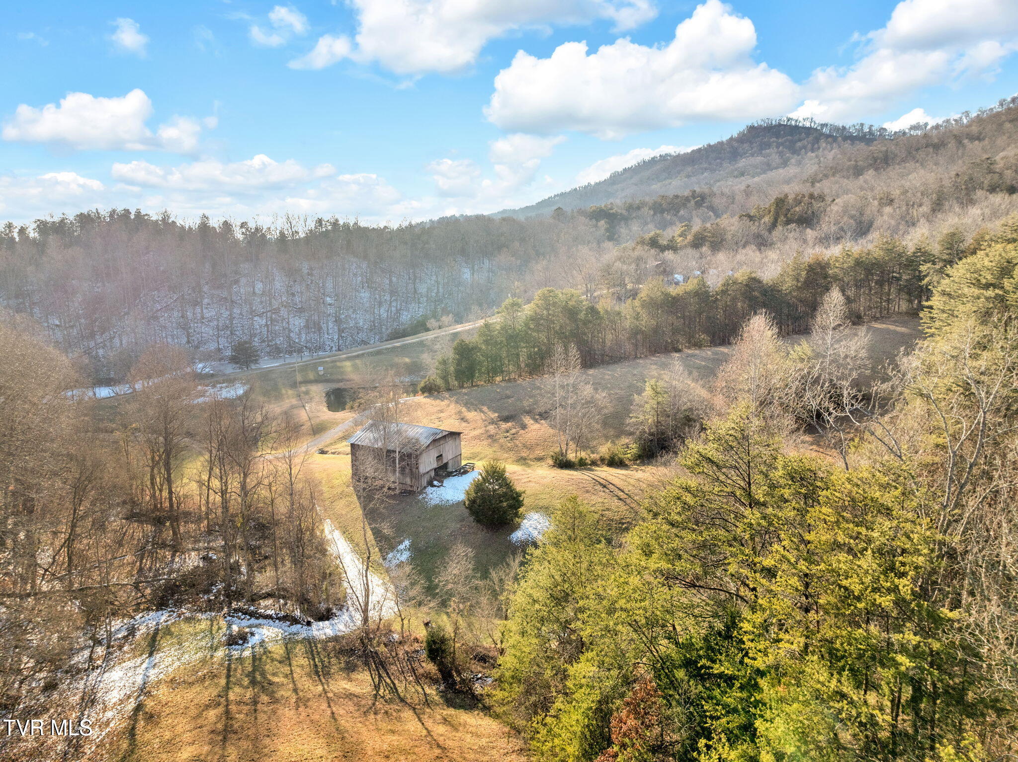2480 Gap Mountain Road Greeneville, TN 37745 - Photo 39 of 67 19-web-or-mls-JH 20250116-058