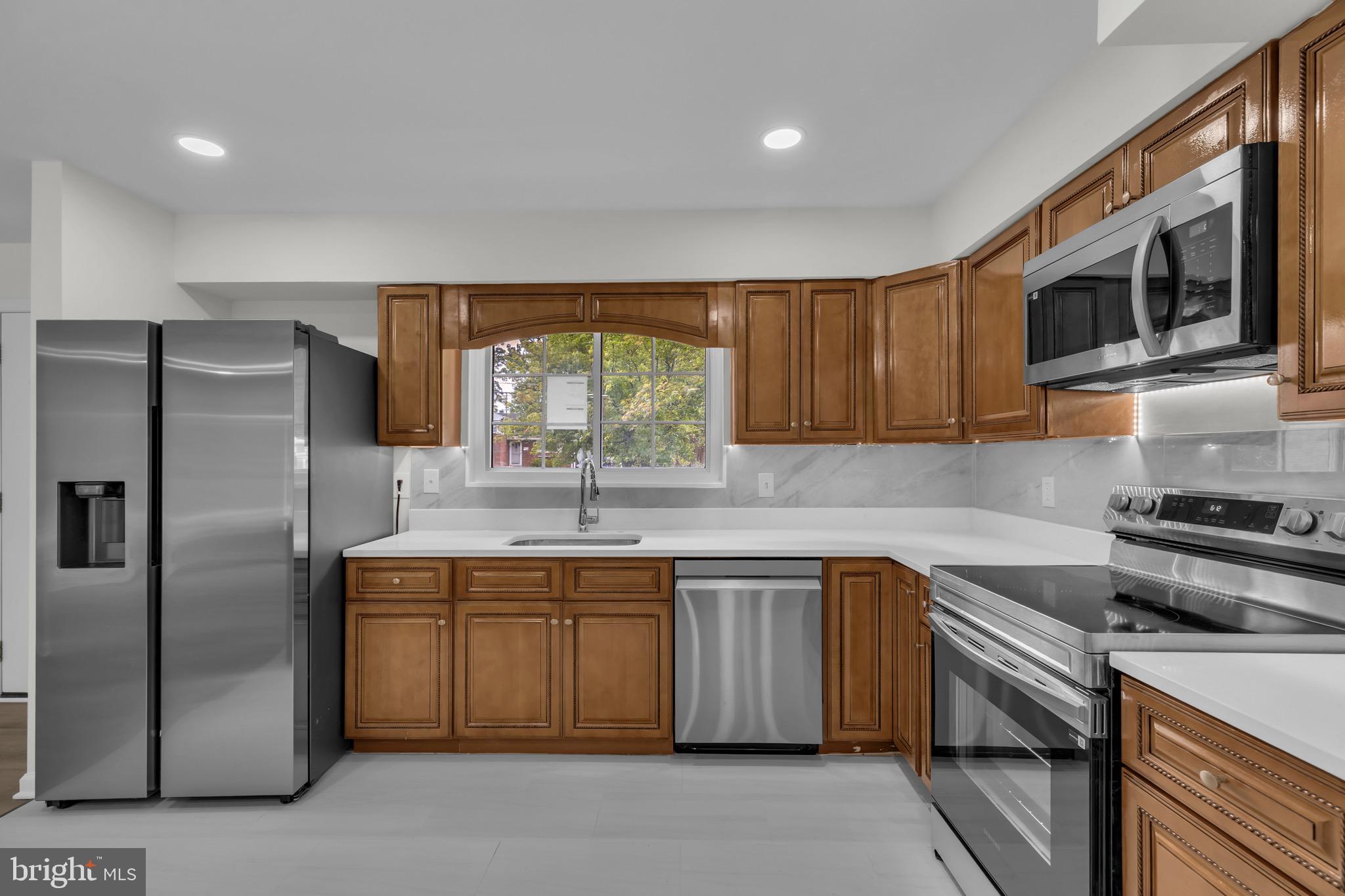 5907 Camberly Avenue Springfield, VA 22150 - Photo 7 of 37