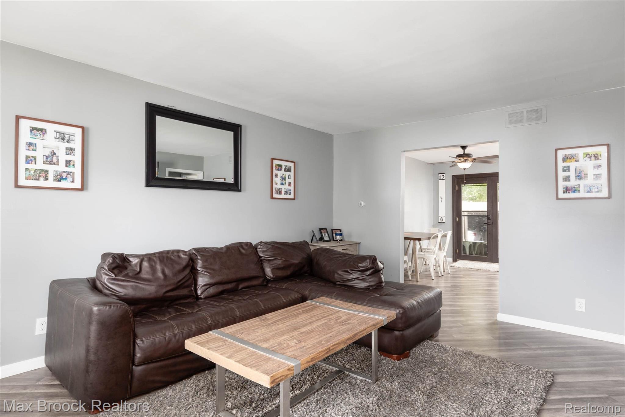 3136 Summers Road Keego Harbor, MI 48320 - Photo 3 of 20 3136 Summers Rd-21.jpg