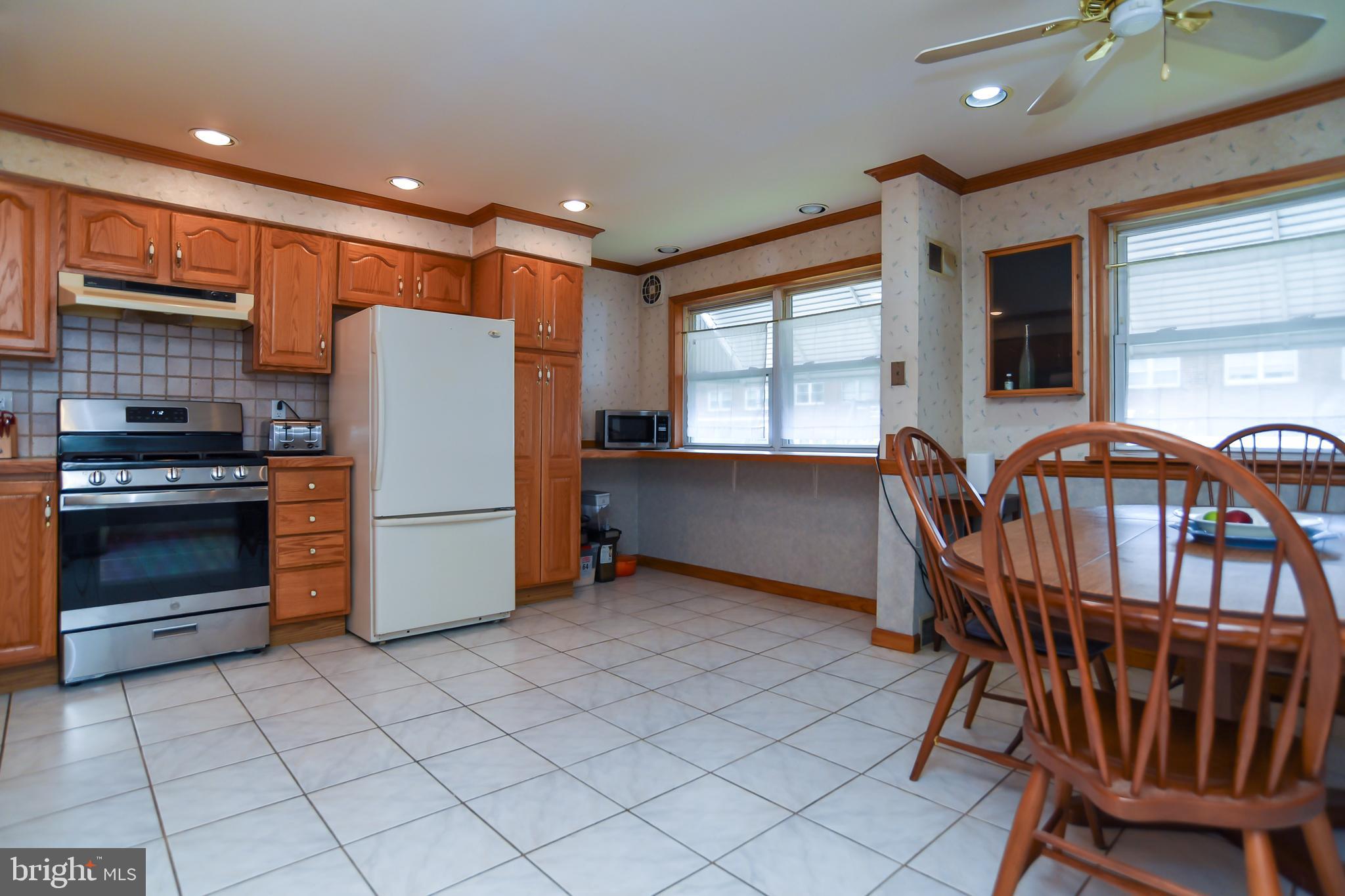 12323 Dunks Ferry Road Philadelphia, PA 19154 - Photo 7 of 35 Gallery Image 7