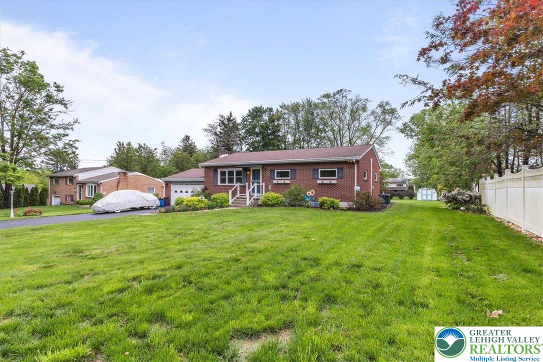 2840 Whitewood Road Bethlehem, PA 18017 - Photo 2 of 26 Front Yard