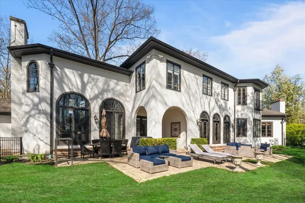 $2,995,000 | 697 Bluff Road, Lake Bluff, IL 60044