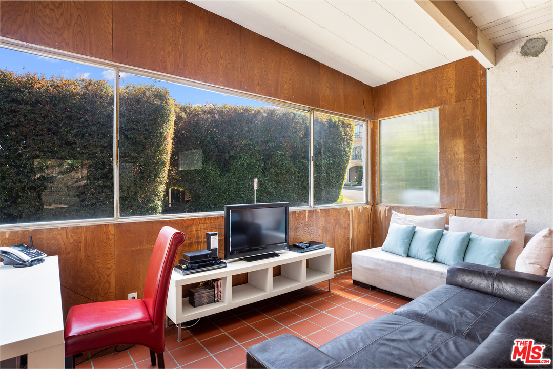 1471 Robmar Drive Beverly Hills, CA 90210 - Photo 14 of 22