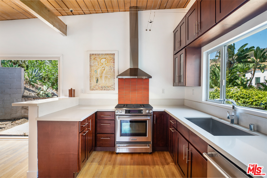 1471 Robmar Drive Beverly Hills, CA 90210 - Photo 8 of 22