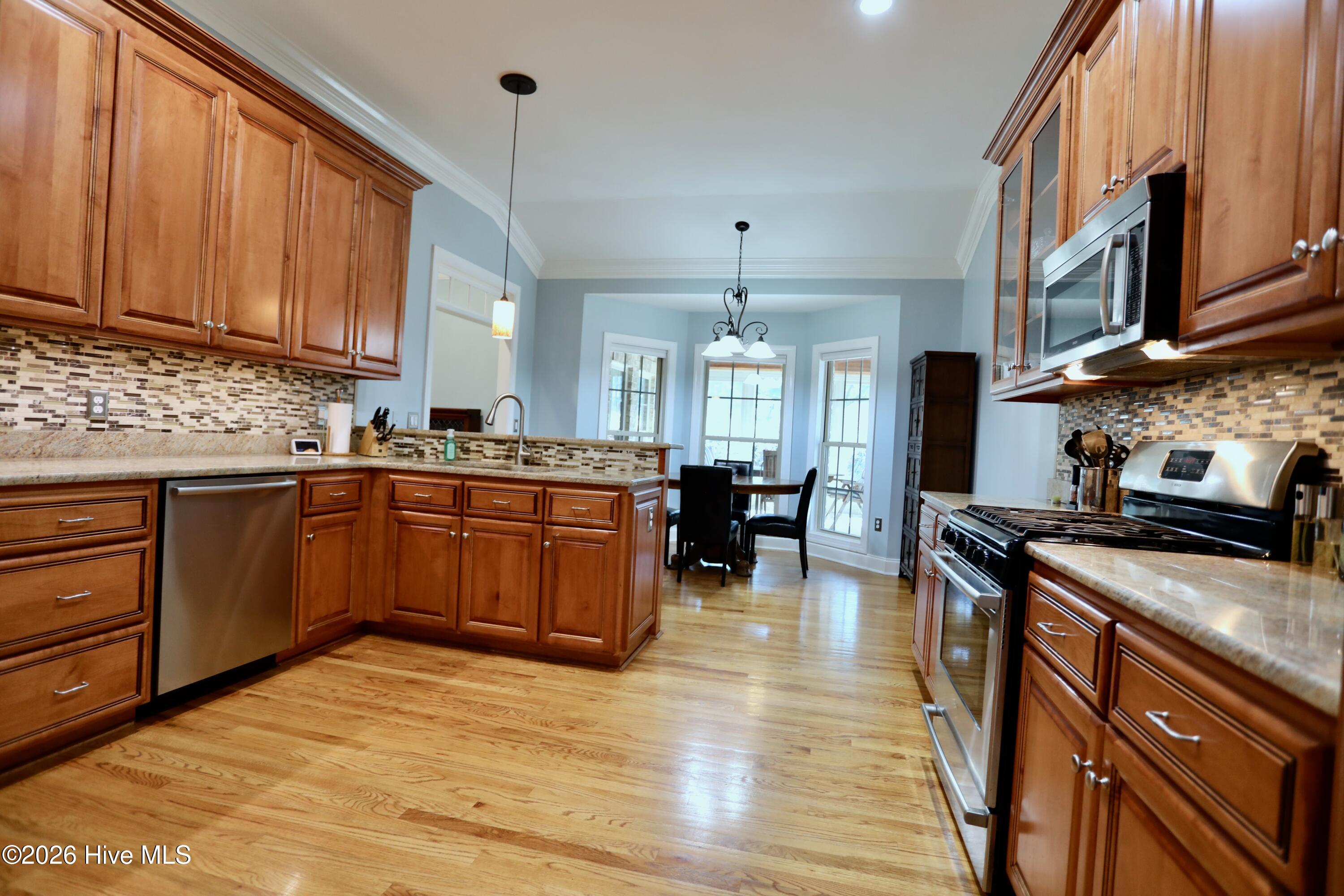 129 Beacon Ridge Drive West End, NC 27376 - Photo 19 of 73 Hardwood Floors