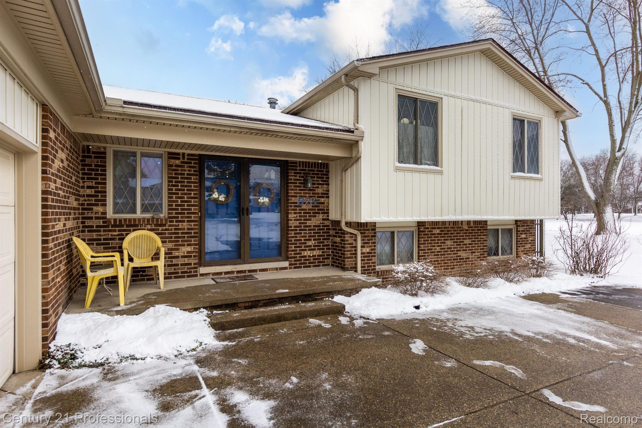 573 Lockmoore Court Rochester, MI 48307 - Photo 3 of 59 Gallery Image 3