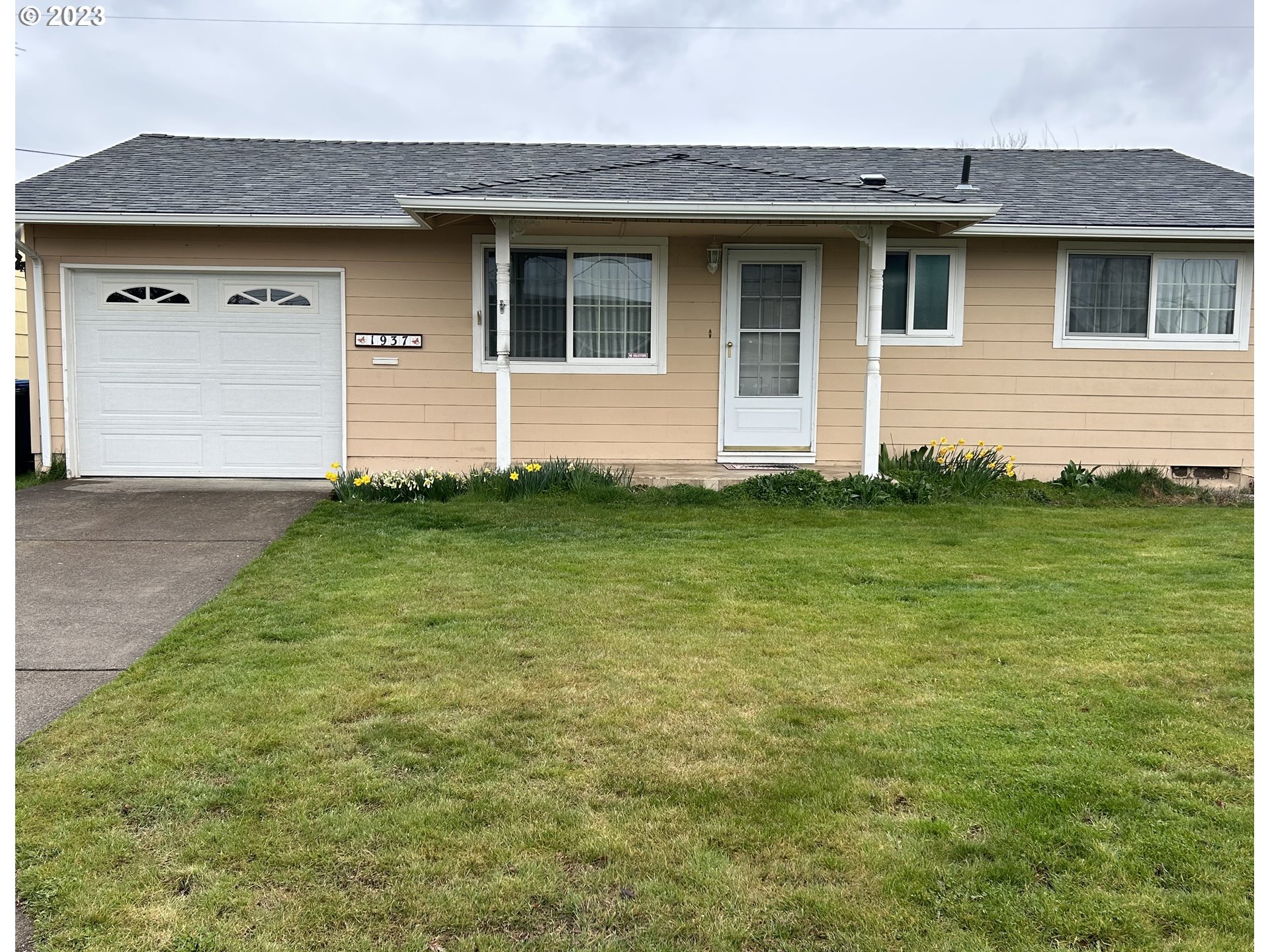 1937 Thompson Road Woodburn, OR 97071 - Photo 2 of 13 Gallery Image 2