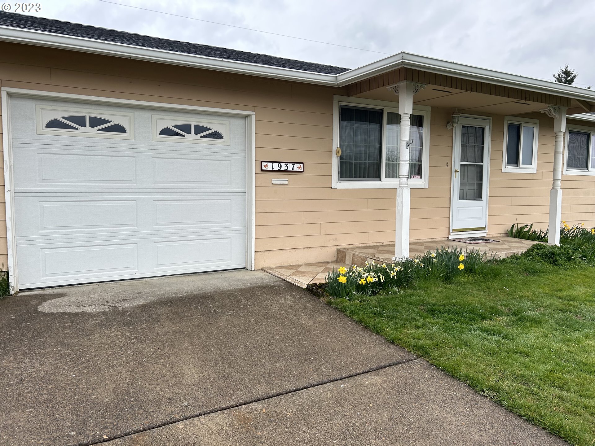 1937 Thompson Road Woodburn, OR 97071 - Photo 4 of 13 Gallery Image 4