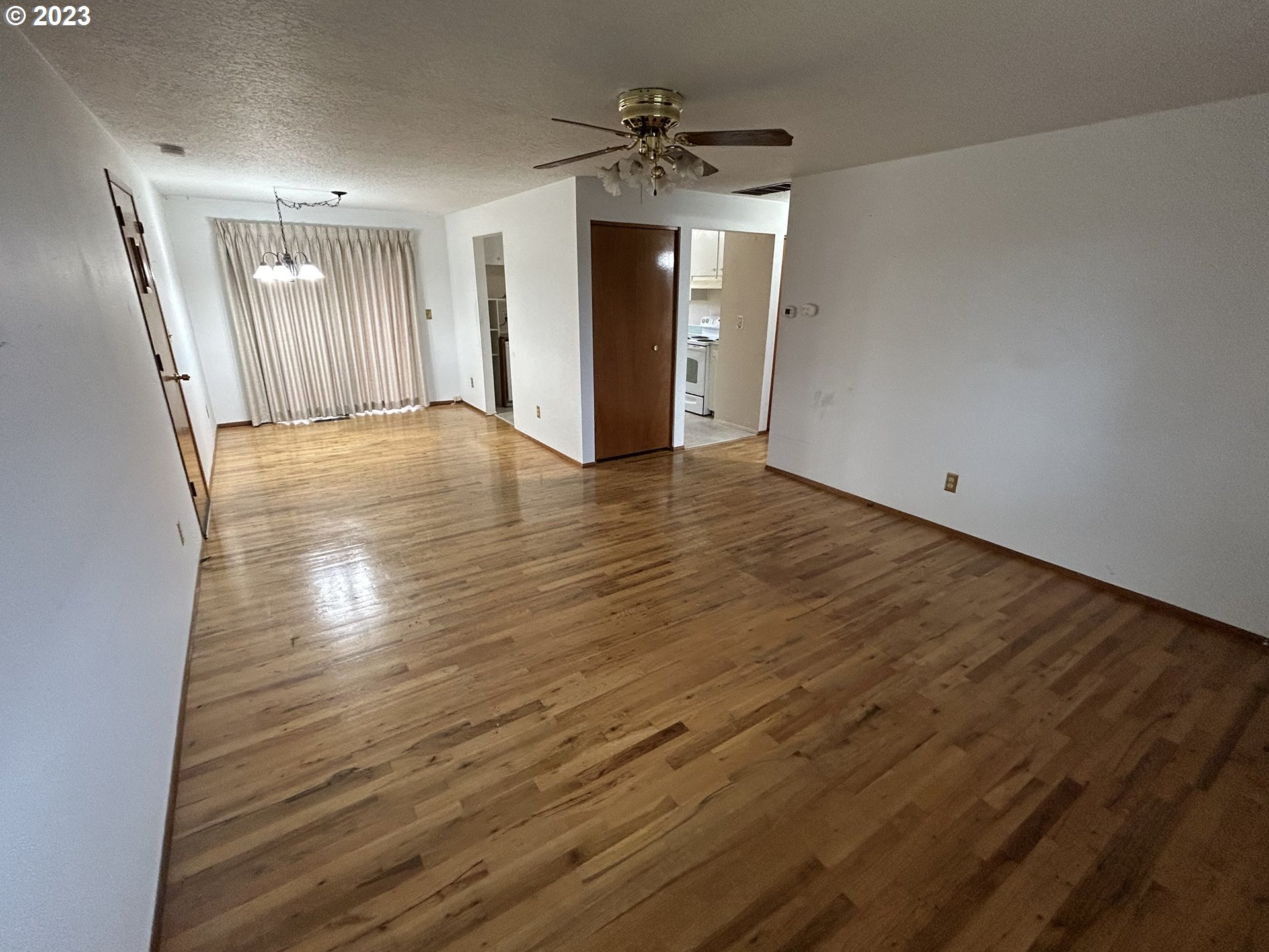 1937 Thompson Road Woodburn, OR 97071 - Photo 5 of 13 Gallery Image 5