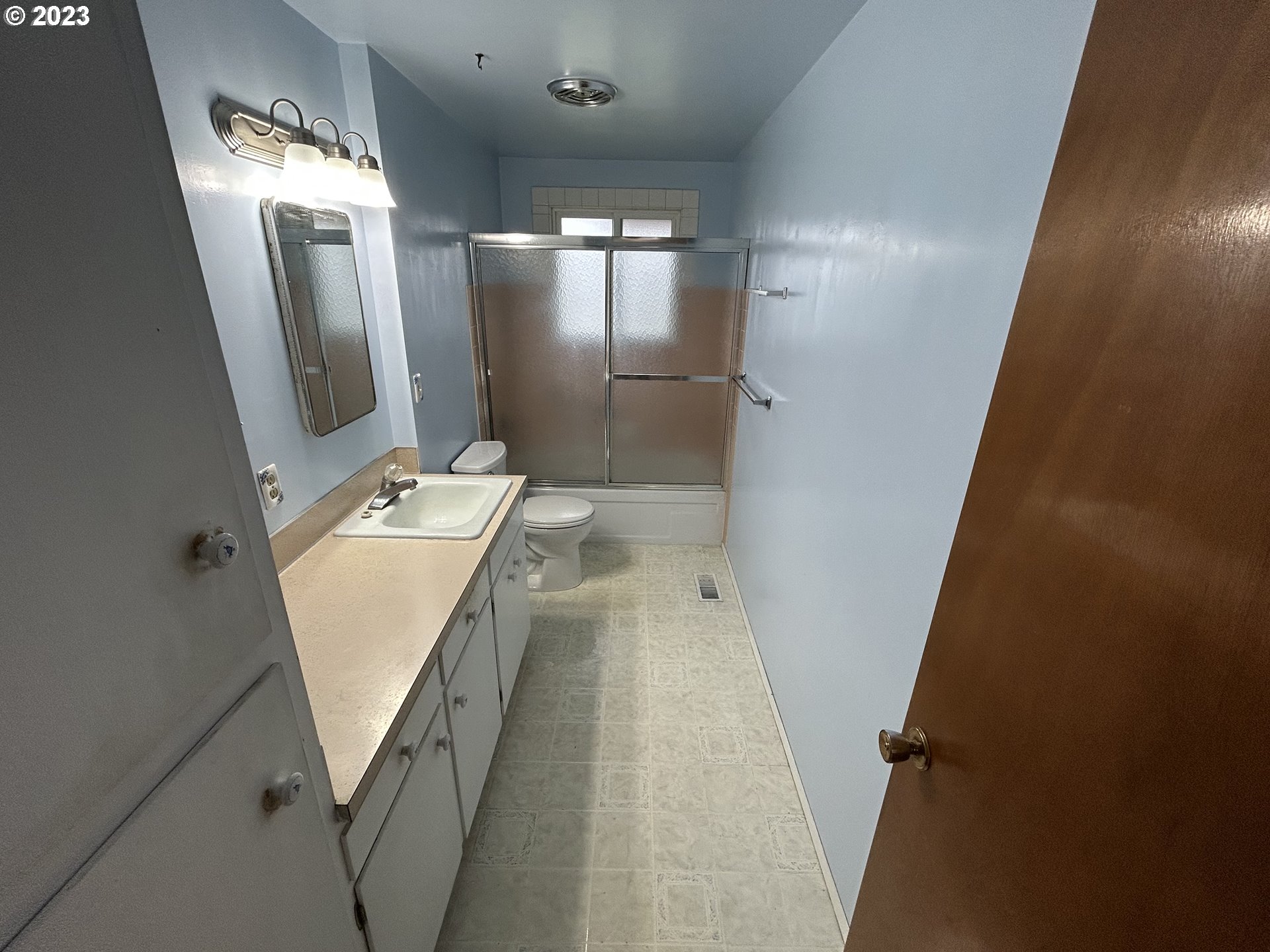1937 Thompson Road Woodburn, OR 97071 - Photo 9 of 13 Gallery Image 9