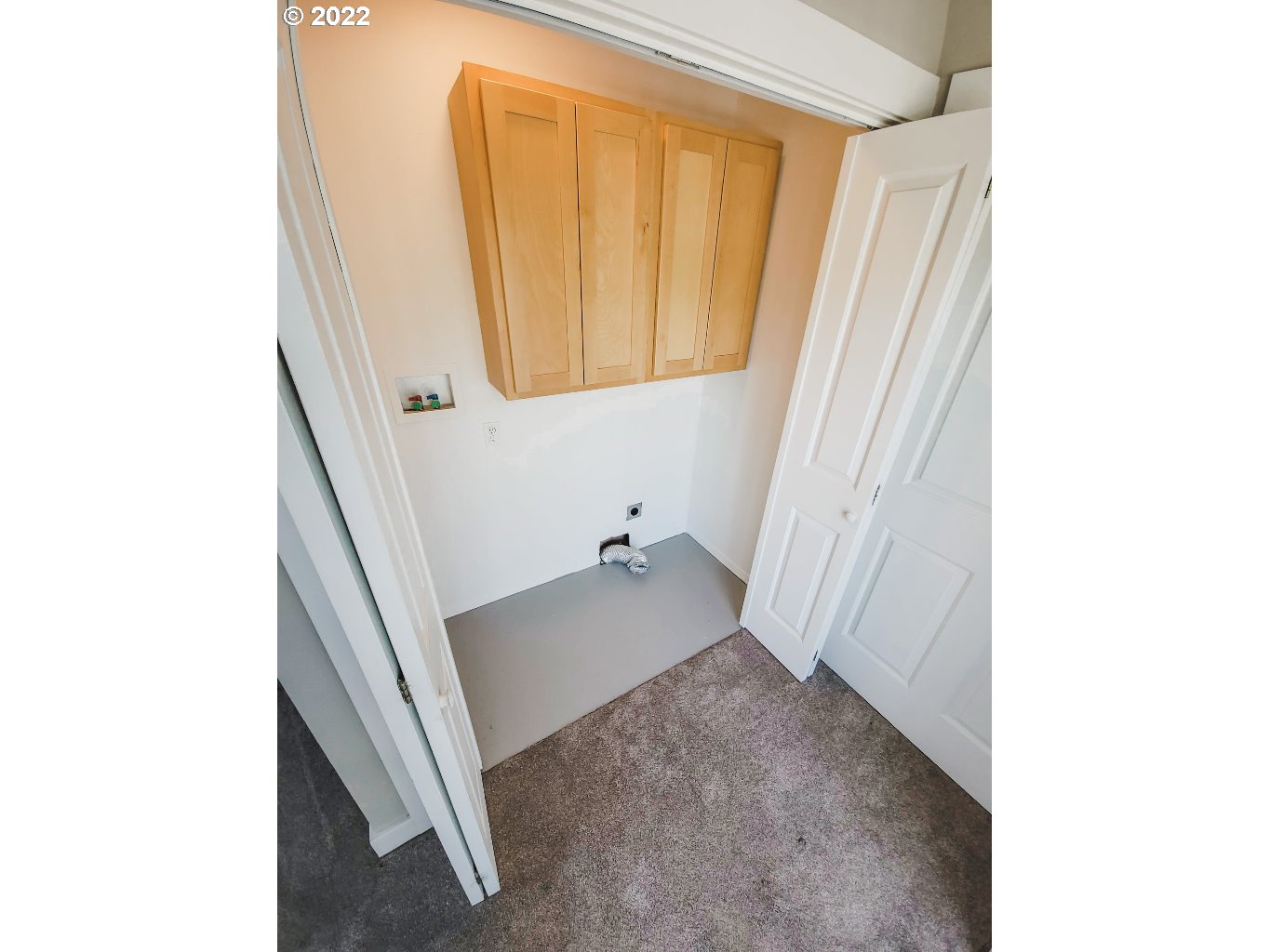 324 Northwest 9th Street Pendleton, OR 97801 - Photo 20 of 24 a bathroom with a tub and a window